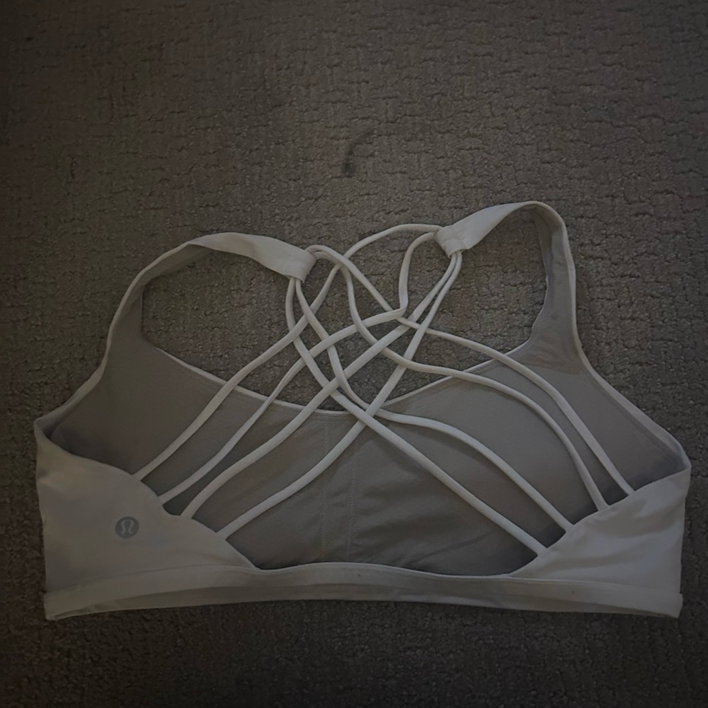 Lululemon Free to be sports bra